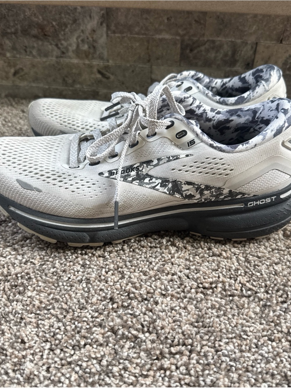 Brooks Ghost 15 Women’s Size 8 Medium B Running Shoes - Light Gray White EUC